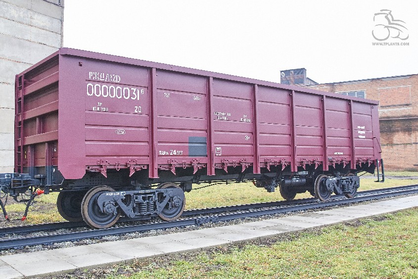 Последние вагоны прошли. Полувагон модели 12-1304. Расцветка вагонов. Крытый вагон цветной. Цвет вагонеток.