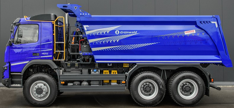 Volvo FMX 6x6 with a Grunwald - Grunwald semitrailers